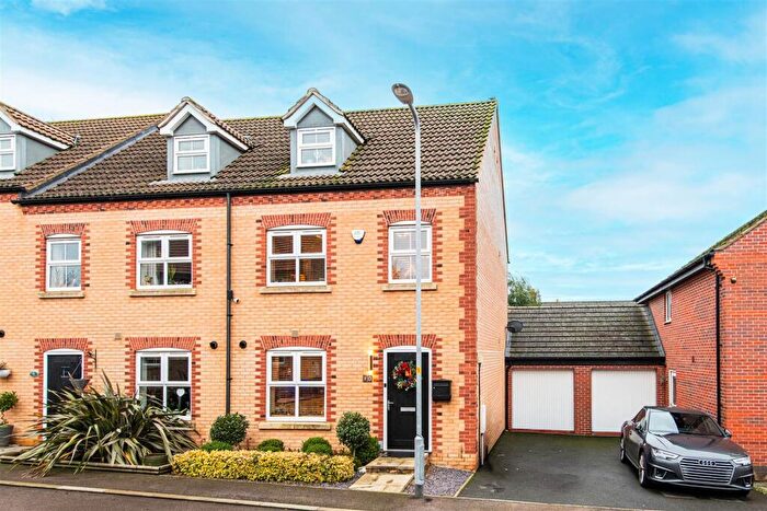 3 Bedroom Town House For Sale In Barnwell Close, Burton Latimer, NN15