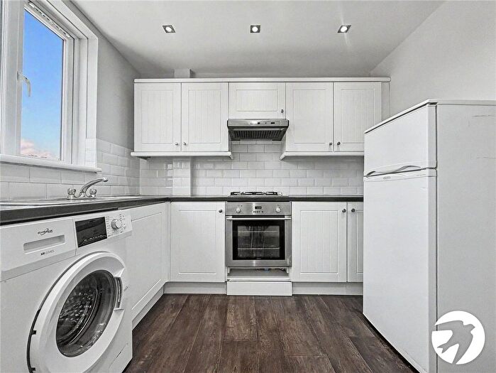 2 Bedroom Flat To Rent In Crescent Way, Orpington, BR6
