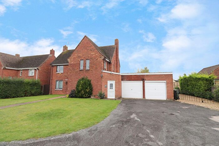 4 Bedroom Detached House For Sale In Canberra Crescent, Hemswell, DN21