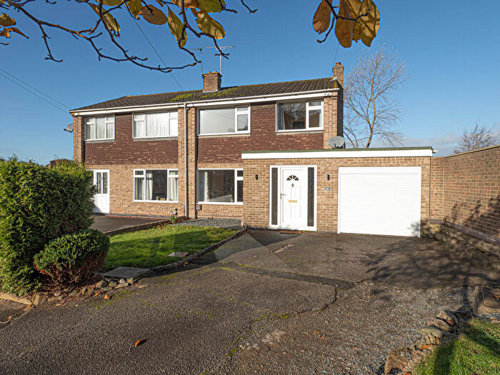 3 Bedroom Semi-Detached House To Rent In Handsacre Close, Swadlincote, DE11