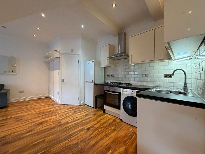 2 Bedroom Flat To Rent In Acton Lane, London, W3