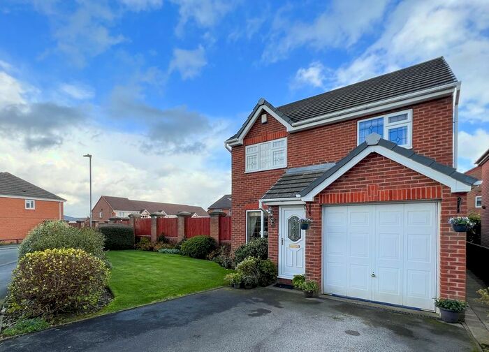 3 Bedroom Detached House For Sale In Greenfield Crescent, Grange Moor, Wakefield, WF4