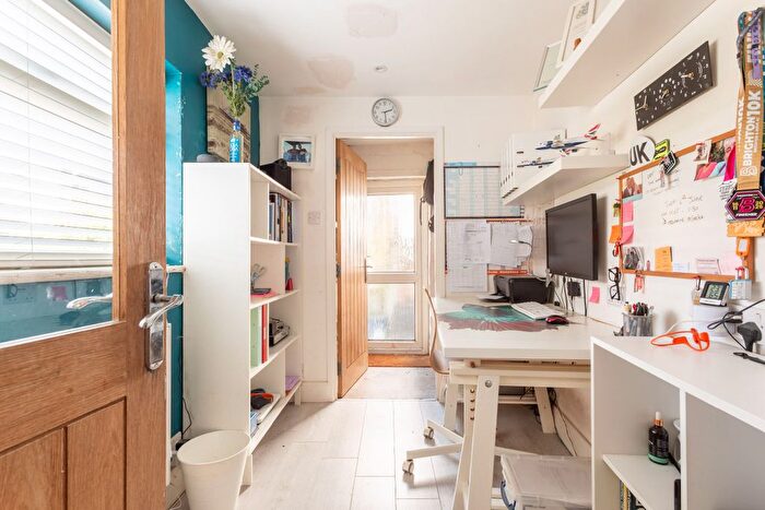 3 Bedroom Terraced House For Sale In Southover Street, Brighton, BN2 - Photo 10