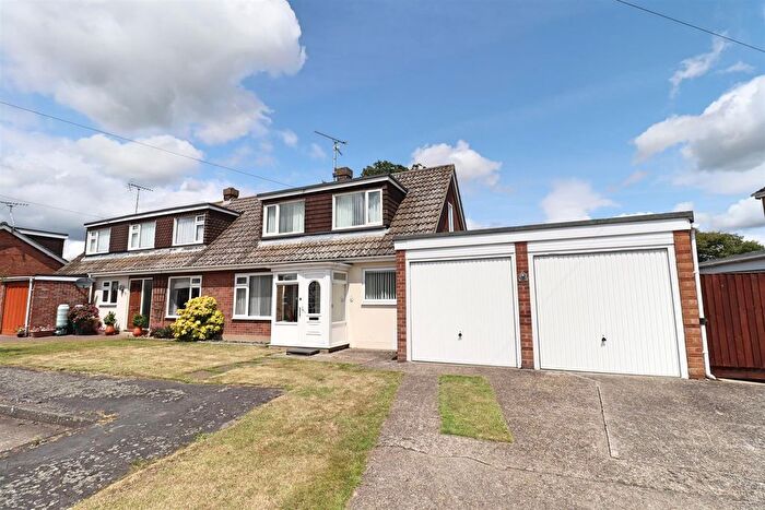 3 Bedroom Semi-Detached House For Sale In Chestnut Avenue, Hatfield Peverel, Chelmsford, CM3