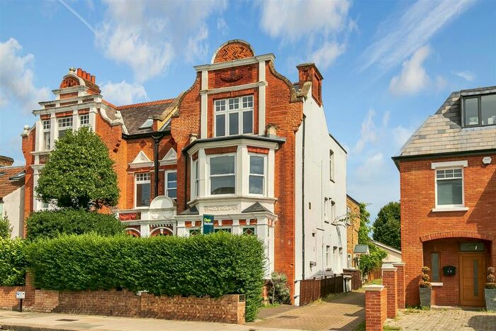 Studio To Rent In Wellington Road, Hampton Hill, Hampton, TW12