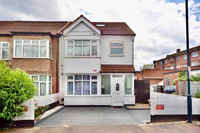7 Bedroom End Of Terrace House For Sale In Queensbury Road, NW9