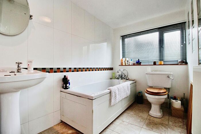 3 Bedroom End Of Terrace House For Sale In Burnaby Street, Cardiff, CF24