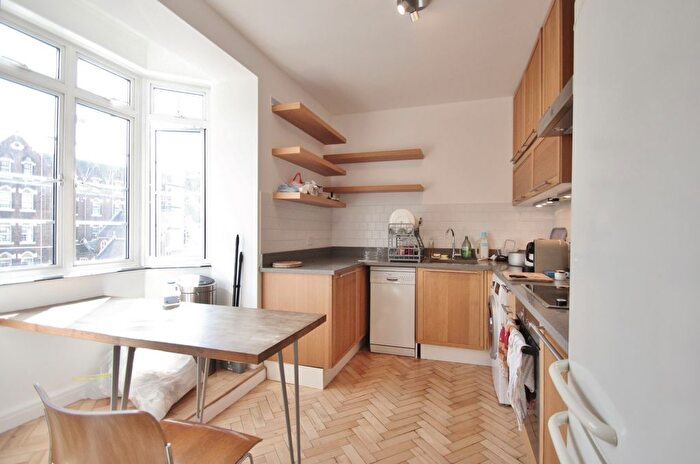1 Bedroom Flat To Rent In Latymer Court, Hammersmith Road, London, W6