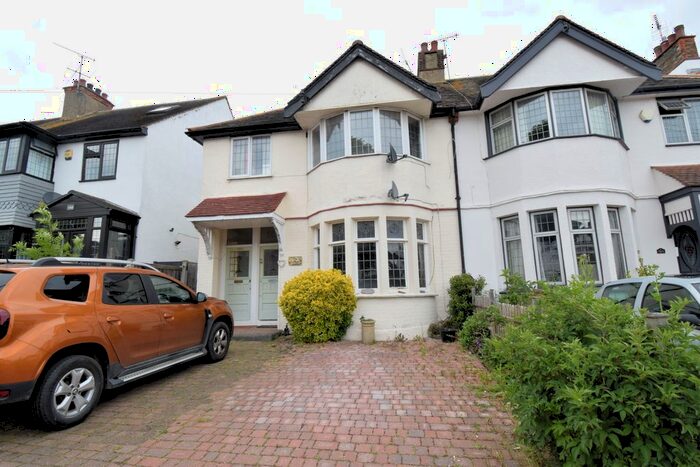 1 Bedroom Flat To Rent In Hadleigh Road, Leigh-On-Sea, SS9