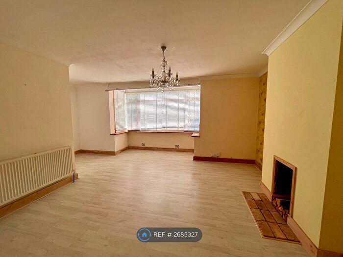 1 Bedroom Flat To Rent In Cliff Road, Brighton, BN2