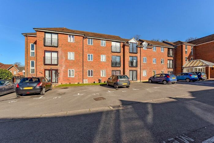1 Bedroom Flat To Rent In Woodlands Way, Andover, SP10