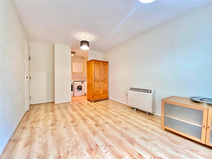1 Bedroom Flat To Rent In Eagle Drive, London, NW9