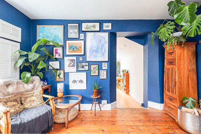 3 Bedroom Semi Detached House For Sale In Grove Park Terrace, Fishponds, BS16