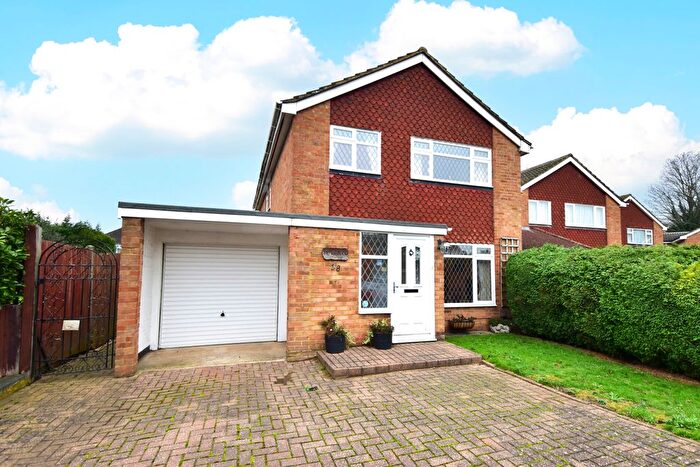 4 Bedroom Detached House For Sale In Appletree Walk, Watford, WD25