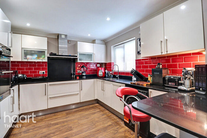 4 Bedroom Detached House For Sale In Hadlow Drive, Margate, CT9