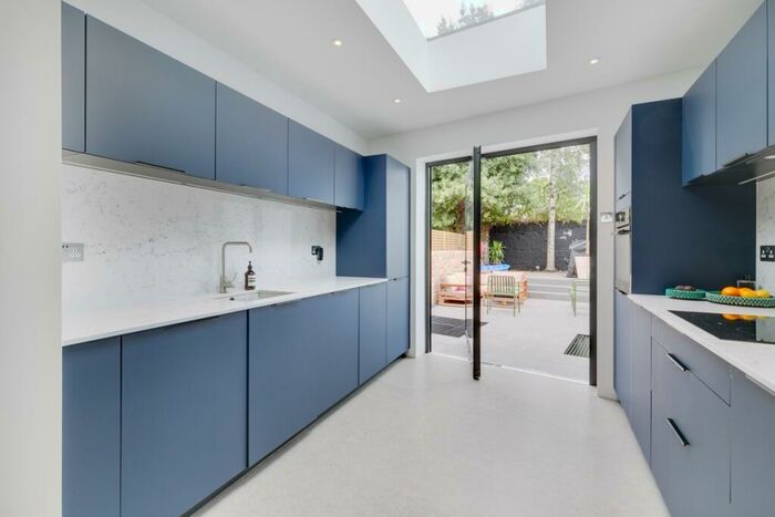 2 Bedroom Duplex To Rent In Offord Road London, N1