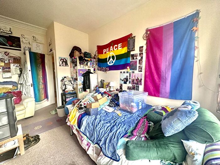 2 Bedroom Apartment To Rent In Woodland Terrace Flat, PL4