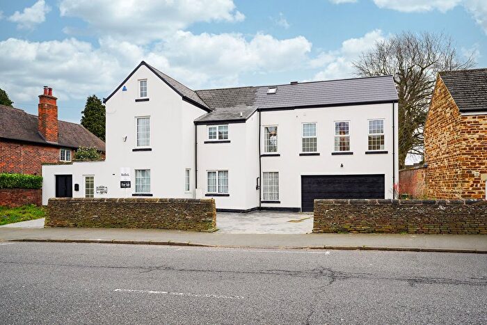 5 Bedroom Detached House For Sale In Storrs Road, Chesterfield, S40