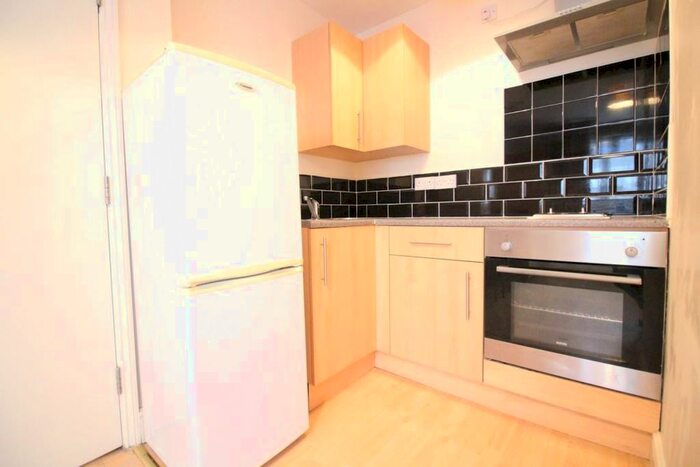 Studio To Rent In Hanworth Road, Hounslow, TW4