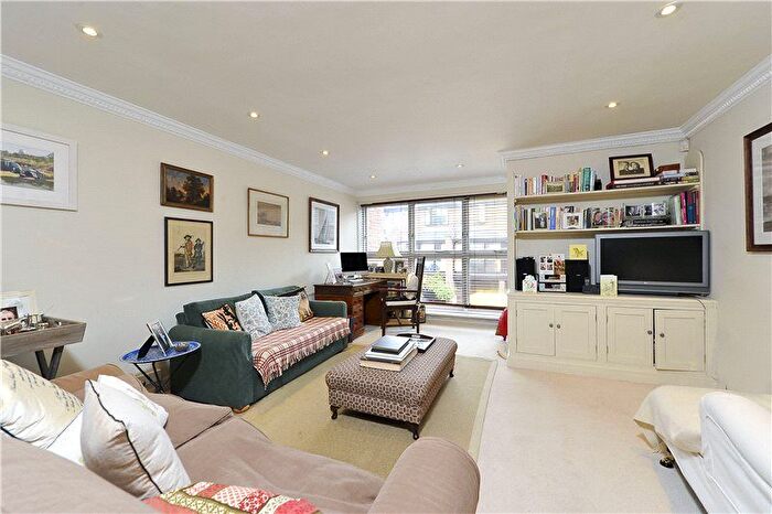 4 Bedroom Mews To Rent In Condray Place, Battersea, London, SW11