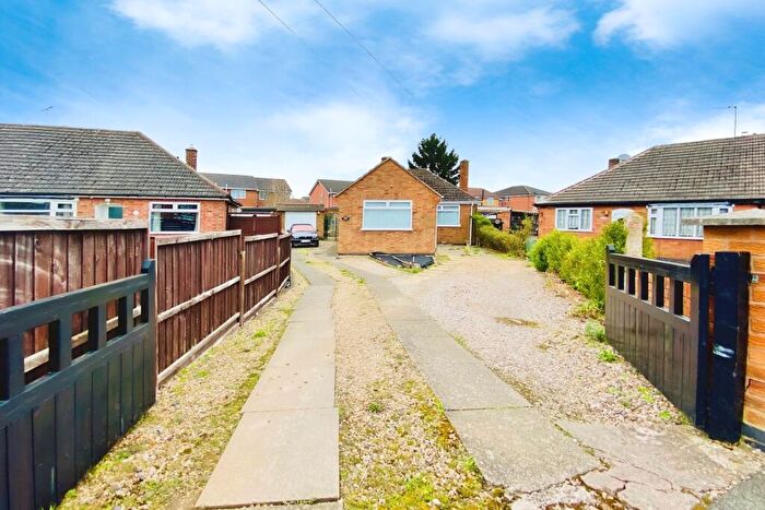 2 Bedroom Detached Bungalow For Sale In The Roundway, Leicester, LE4