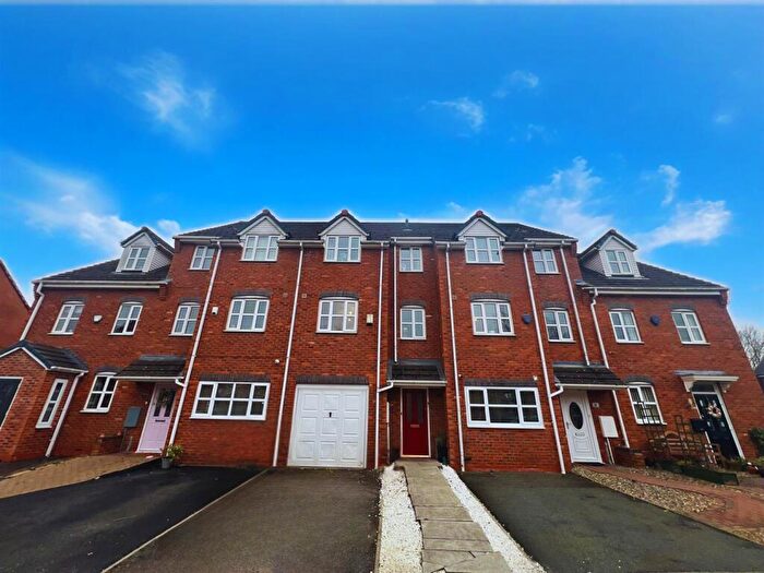 3 Bedroom Town House For Sale In Cromwell Avenue, Stockport, SK5