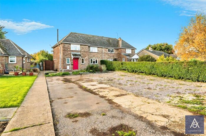 3 Bedroom Semi Detached House For Sale In Charlton Way, Farthinghoe, Brackley, NN13