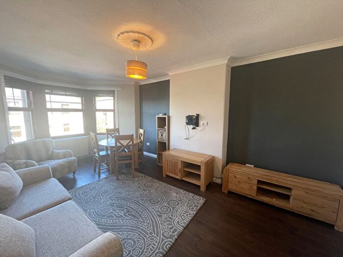 2 Bedroom Flat To Rent In Kenilworth Avenue, Dundee, DD4