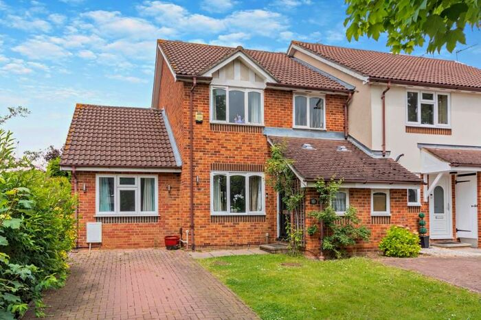 4 Bedroom Semi-Detached House To Rent In Chamberlain Way, Pinner, HA5