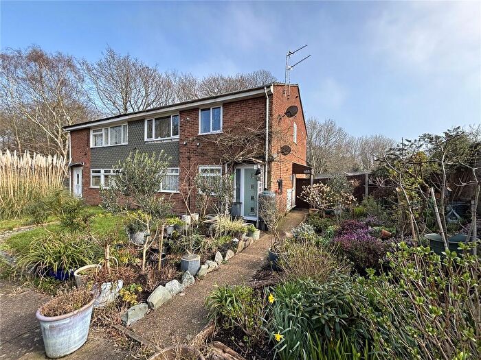 2 Bedroom Maisonette For Sale In Farley Close, Chatham, Kent, ME5