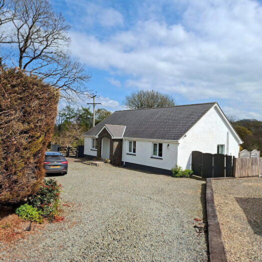 3 Bedroom Detached Bungalow For Sale In Mydroilyn, Lampeter, SA48