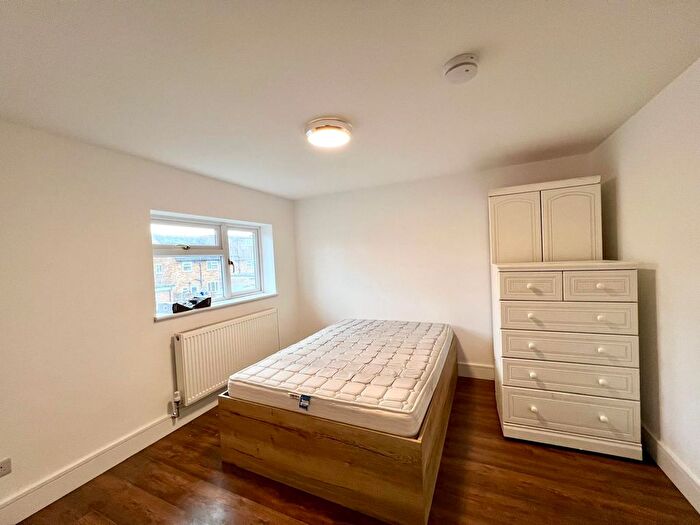 5 Bedroom End Of Terrace House To Rent In Spencer Road, Slough, SL3