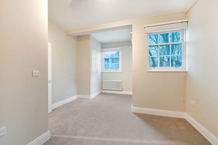 3 Bedroom Flat To Rent In Mitre Road, London, SE1