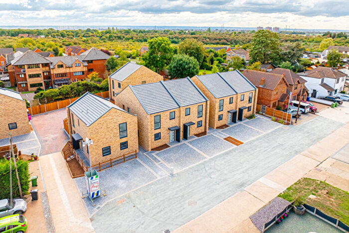 3 Bedroom Detached House For Sale In Grosvenor Road, Orsett, RM16