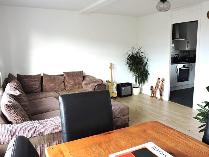 3 Bedroom Flat To Rent In Holdbrook South, Waltham Cross, EN8