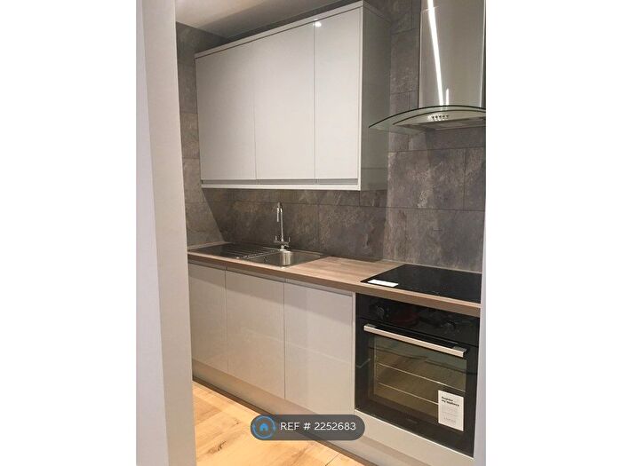 2 Bedroom Flat To Rent In Winchester Street, London, SW1V