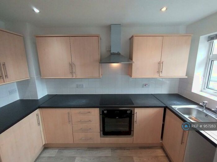 2 Bedroom Terraced House To Rent In Thornbush Crescent, Portslade, Brighton, BN41