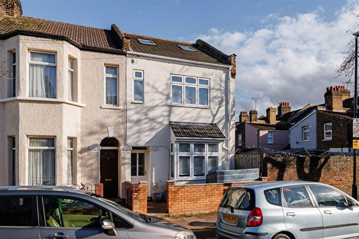4 Bedroom Property For Sale In Wyndham Road, East Ham, E6