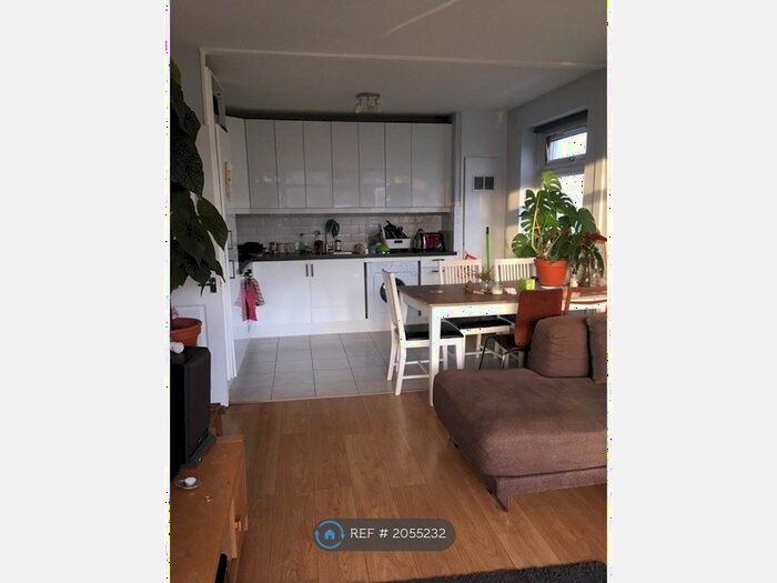 2 Bedroom Flat To Rent In Friern Road, London, SE22