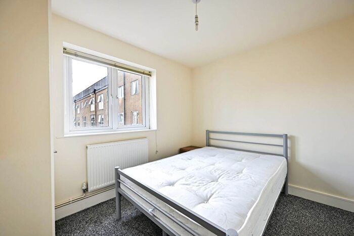 3 Bedroom Flat To Rent In Robinson Road London, Colliers Wood, London, SW17