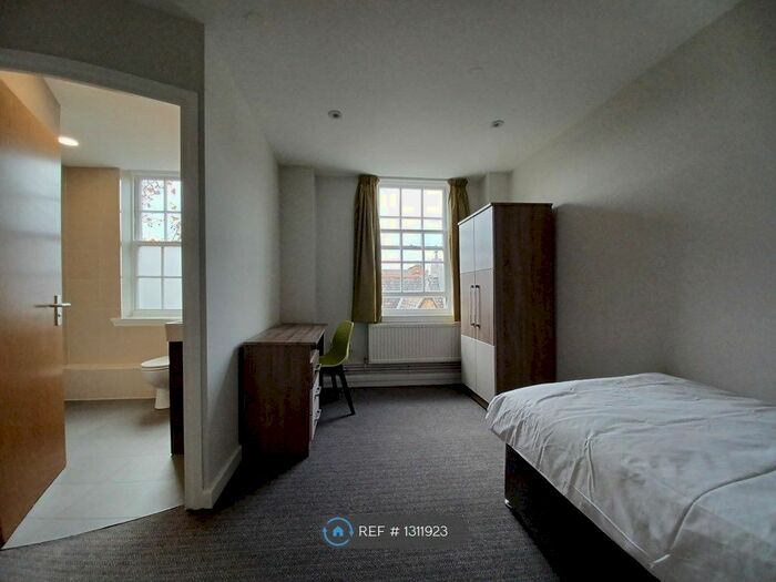 Studio To Rent In Foley Street, London W1W