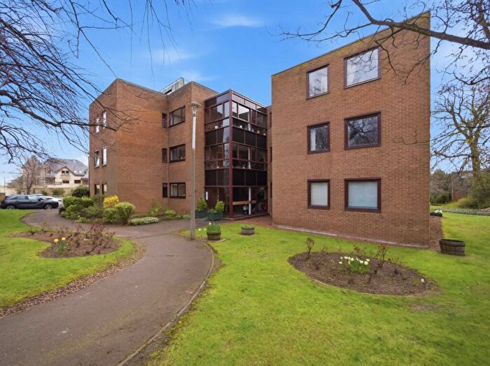 3 Bedroom Flat For Sale In / West Grange Gardens, Edinburgh, EH9