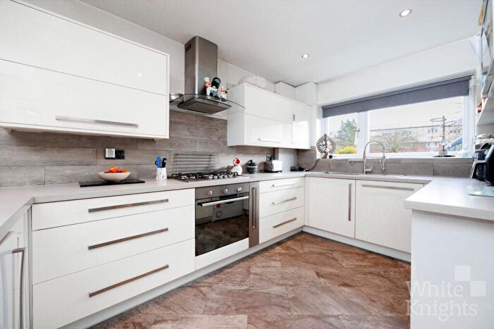 3 Bedroom Terraced House For Sale In Clements Close, Spencers Wood, Reading, Berkshire, RG7