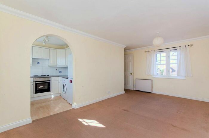 2 Bedroom Flat To Rent In Fawcett Close, Streatham, London SW16