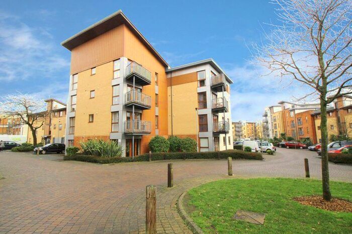 2 Bedroom Flat To Rent In Commonwealth Drive, Crawley, RH10