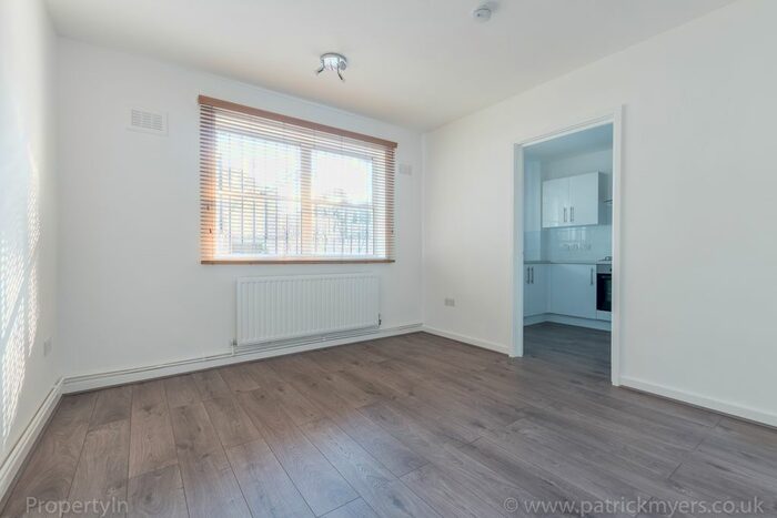 1 Bedroom Flat To Rent In The Gardens, London, SE22