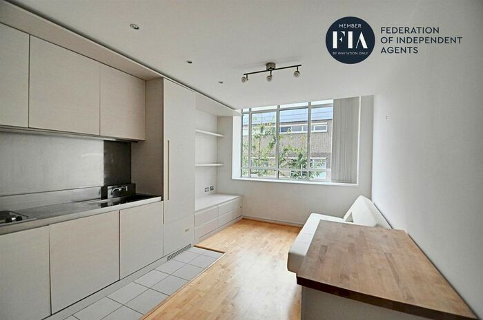 1 Bedroom Studio To Rent In Great West Road, Brentford, TW8