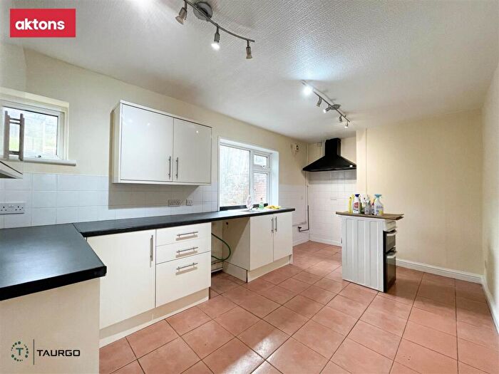 3 Bedroom End Of Terrace House For Sale In Mountain View, Pwllypant, Caerphilly, CF83