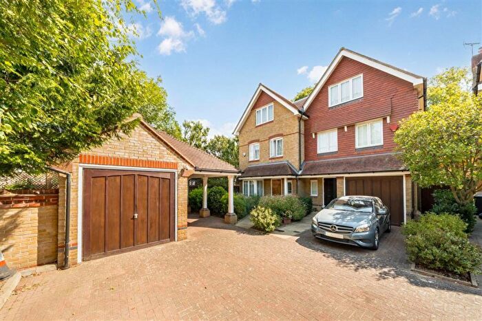 5 Bedroom House For Sale In Cavendish Place, Brondesbury Park, NW2