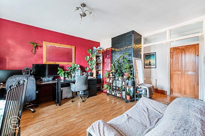 1 Bedroom Flat For Sale In Charles Road, London, W13